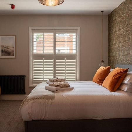 The Crown Pub And Hotel Manningtree Esterno foto