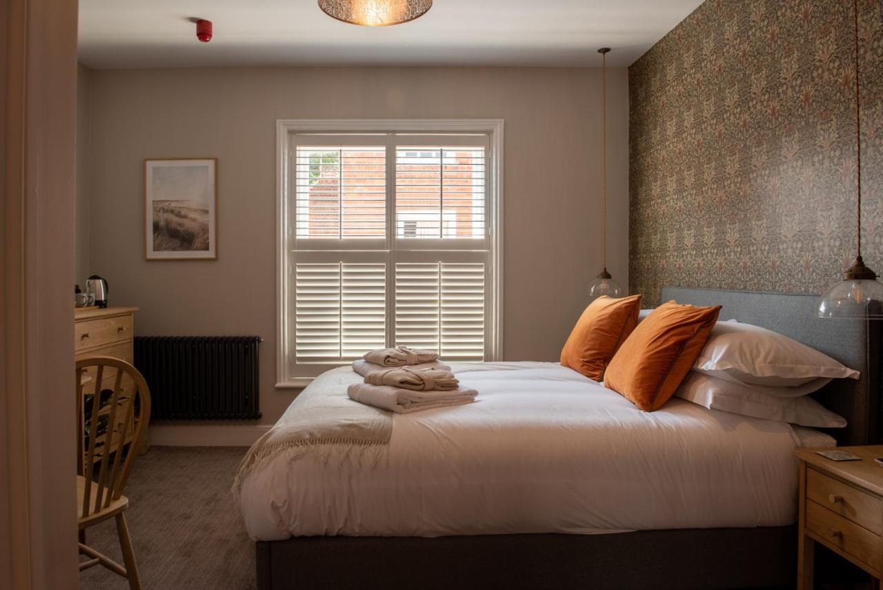The Crown Pub And Hotel Manningtree Esterno foto