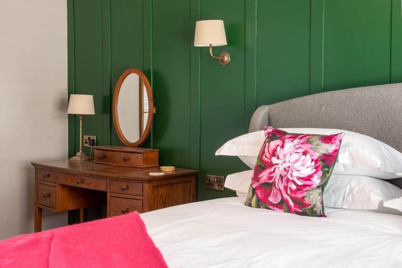 The Crown Pub And Hotel Manningtree Esterno foto