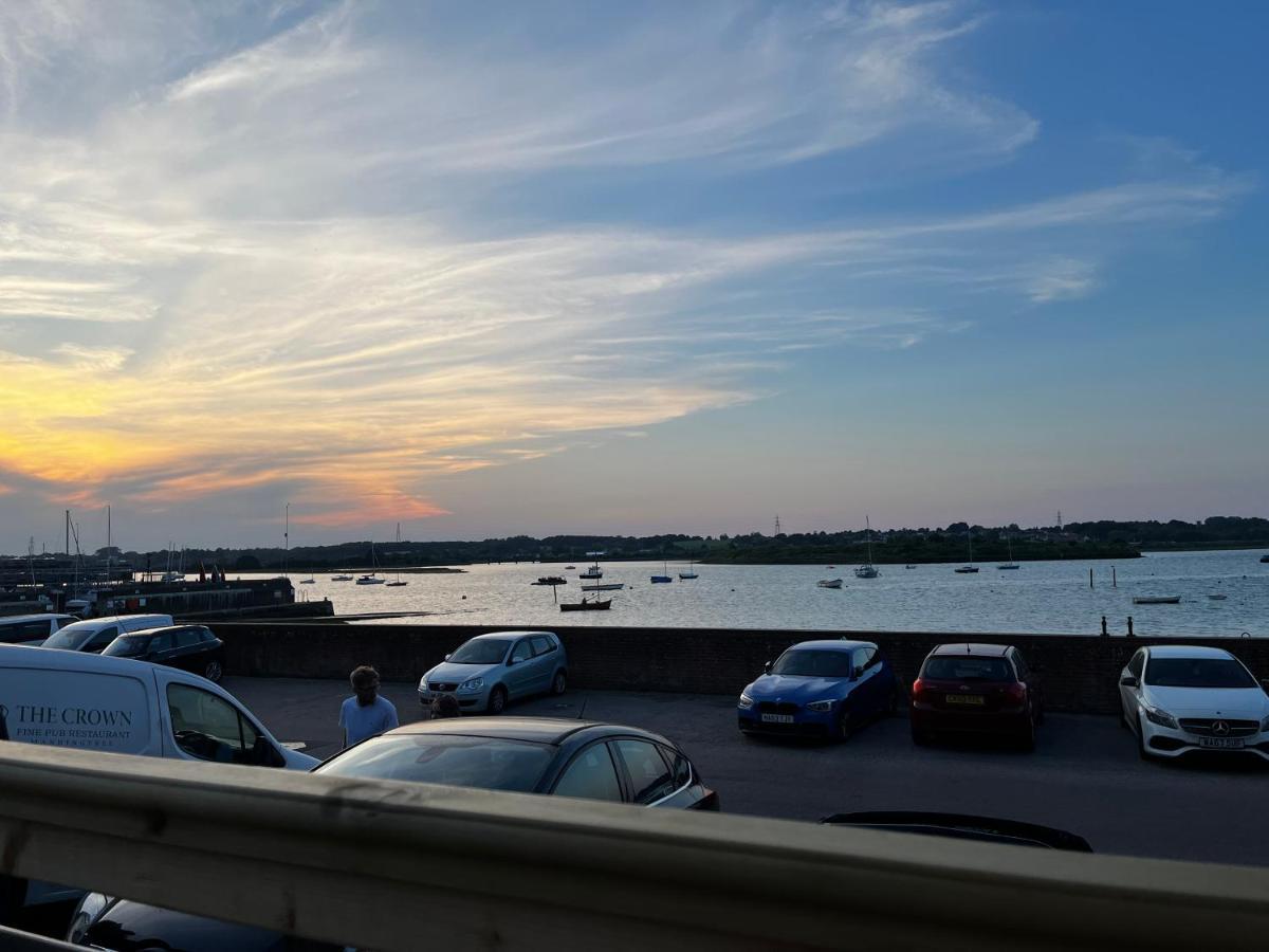 The Crown Pub And Hotel Manningtree Esterno foto