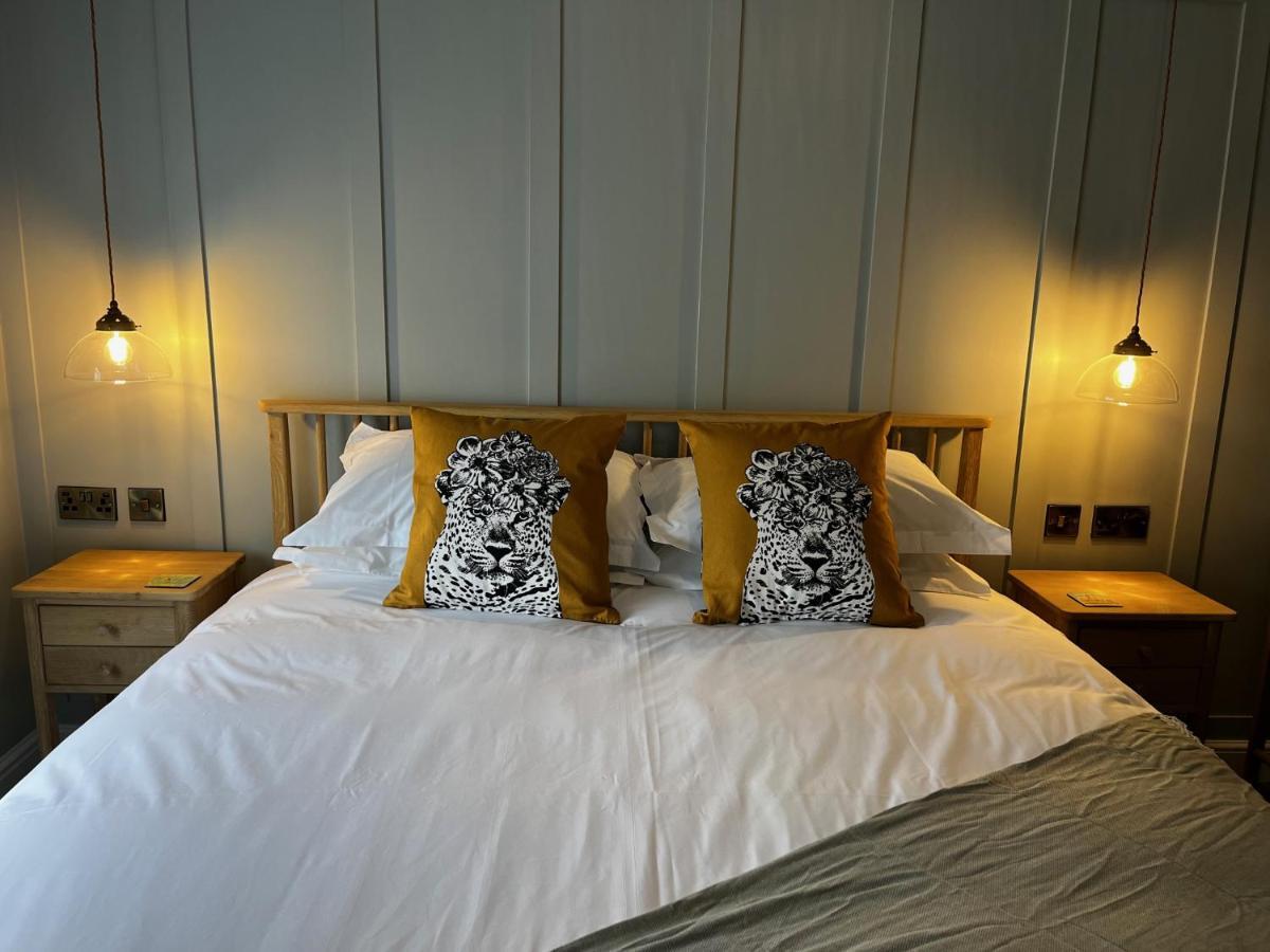 The Crown Pub And Hotel Manningtree Esterno foto