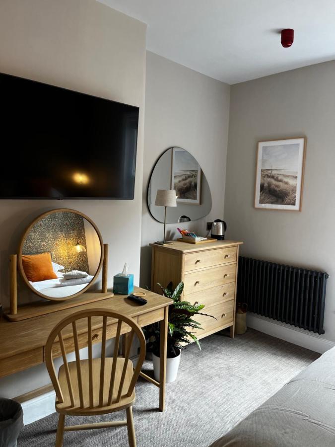 The Crown Pub And Hotel Manningtree Esterno foto