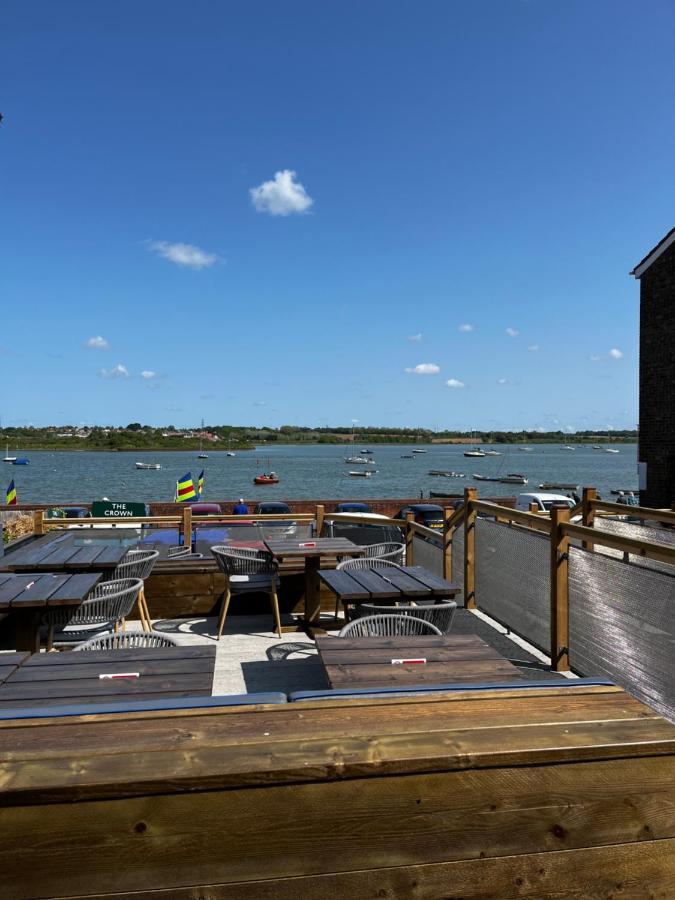The Crown Pub And Hotel Manningtree Esterno foto