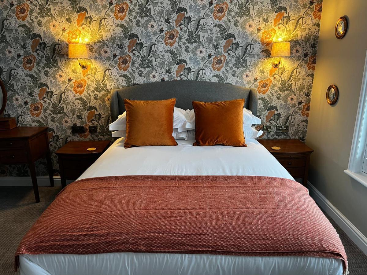 The Crown Pub And Hotel Manningtree Esterno foto